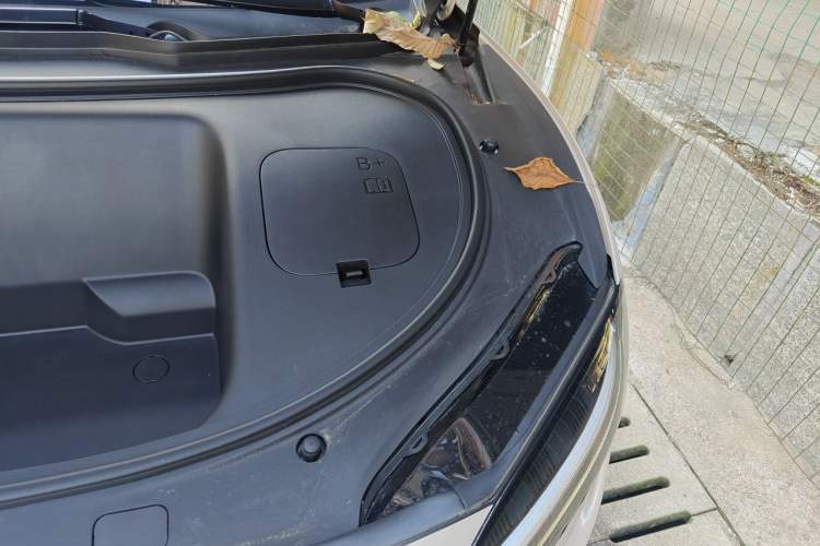 Used Hima Luxeed R7 2024 All-Electric 667 km Max Engine Bay Left