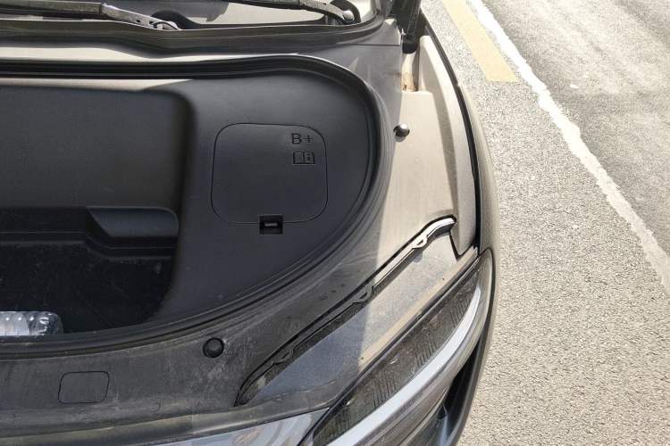 Used Hima Luxeed R7 2024 All-Electric 802 km Max Engine Bay Left