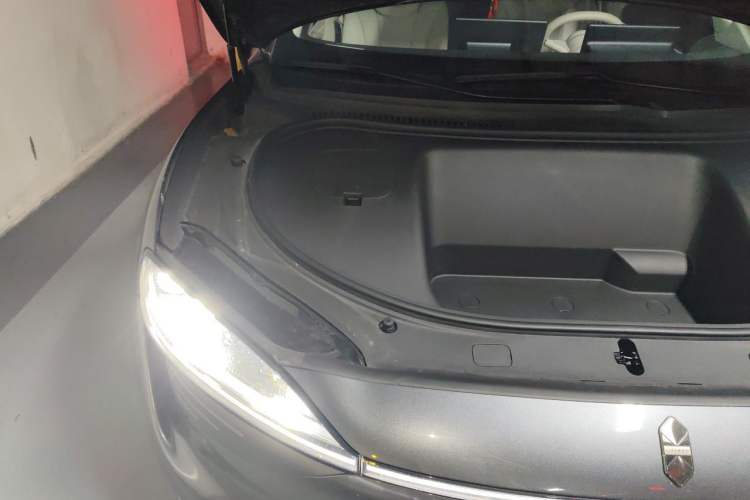 Used Hima Luxeed R7 2024 All-Electric 802 km Max Engine Bay Right