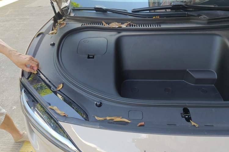Used Hima Luxeed R7 2024 All-Electric 667 km Max Engine Bay Right