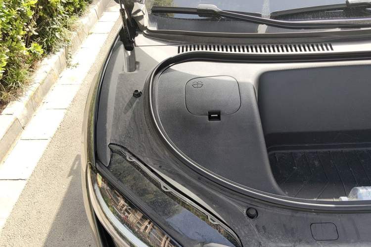 Used Hima Luxeed R7 2024 All-Electric 802 km Max Engine Bay Right