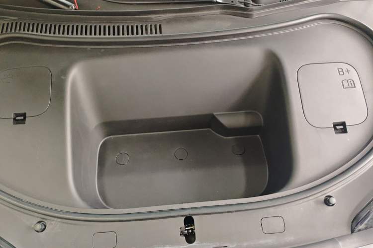Used Hima Luxeed R7 2024 All-Electric 736 km Ultra Engine Bay