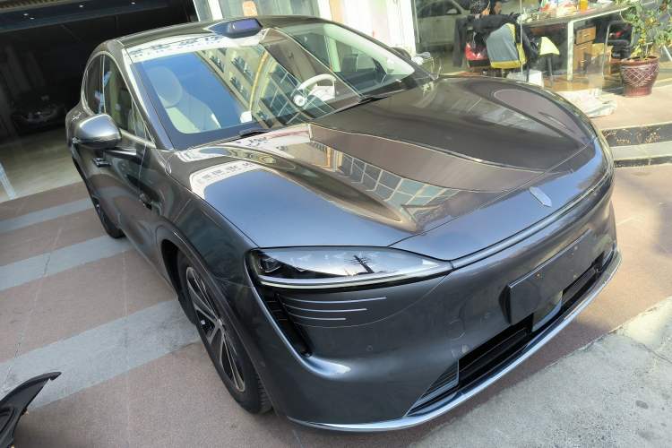 Used Hima Luxeed R7 2024 All-Electric 802 km Max Exterior 2