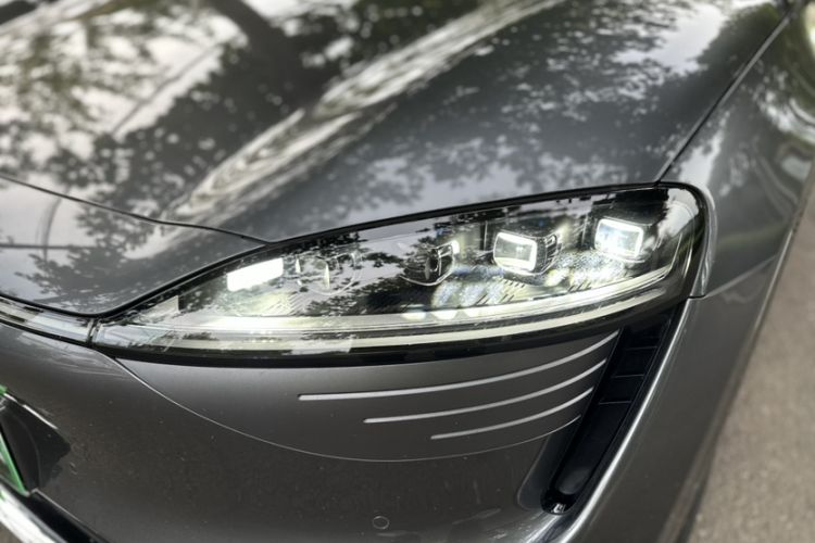 Used Hima Luxeed R7 2024 All-Electric 802 km Max Exterior 4