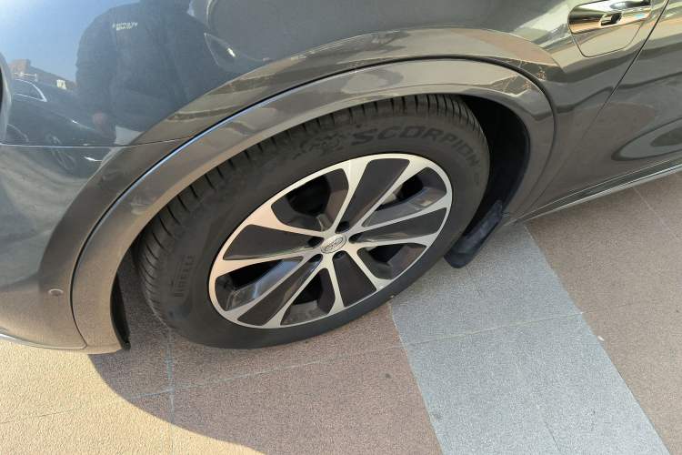 Used Hima Luxeed R7 2024 All-Electric 802 km Max Exterior 7