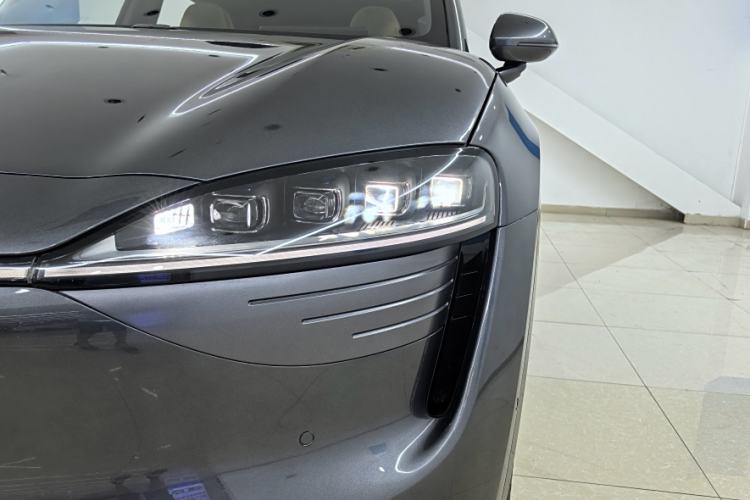 Used Hima Luxeed R7 2024 All-Electric 802 km Max Exterior 9