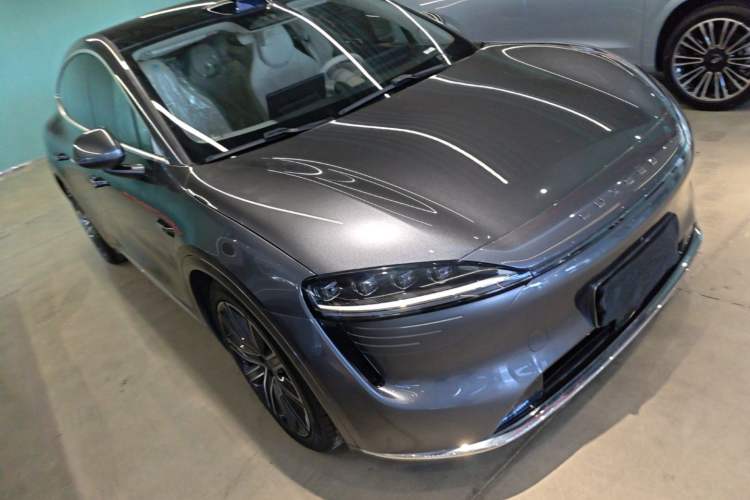 Used Hima Luxeed R7 2024 All-Electric 667 km Max Front Right 45 Deg