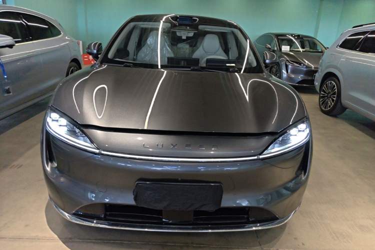 Used Hima Luxeed R7 2024 All-Electric 667 km Max Front