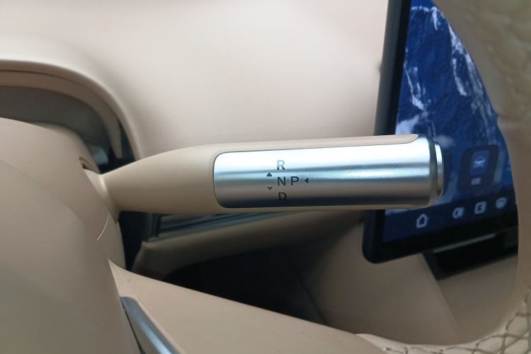 Used Hima Luxeed R7 2024 All-Electric 736 km Ultra Gear Lever