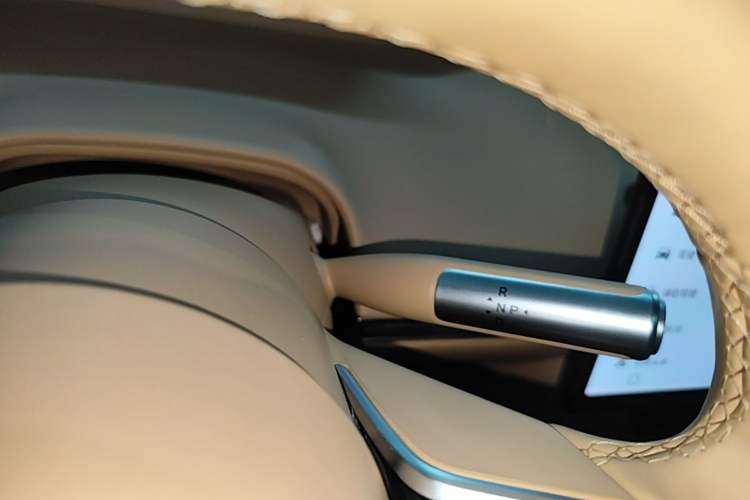Used Hima Luxeed R7 2024 All-Electric 802 km Max Gear Lever