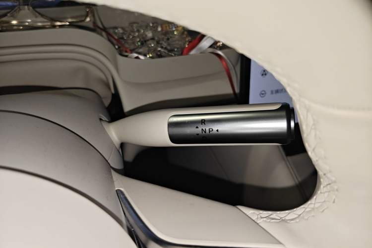 Used Hima Luxeed R7 2024 All-Electric 802 km Max Gear Lever