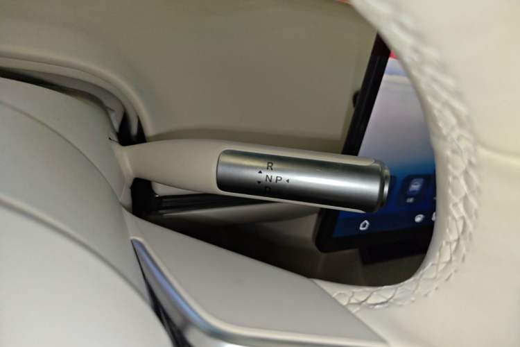 Used Hima Luxeed R7 2024 All-Electric 667 km Max Gear Lever