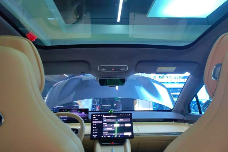 Used Hima Luxeed R7 2024 All-Electric 736 km Ultra Headliner