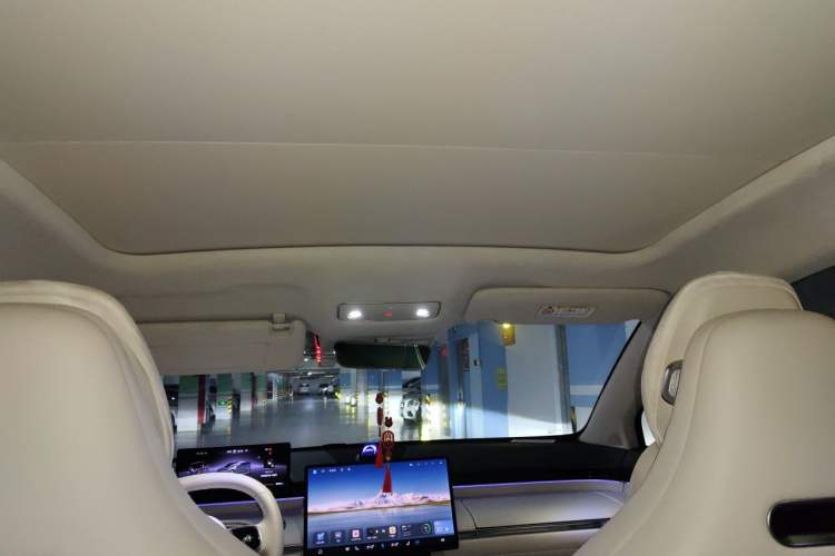 Used Hima Luxeed R7 2024 All-Electric 802 km Max Headliner