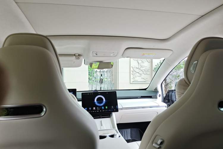 Used Hima Luxeed R7 2024 All-Electric 802 km Max Headliner