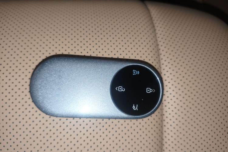 Used Hima Luxeed R7 2024 All-Electric 736 km Ultra Interior 1