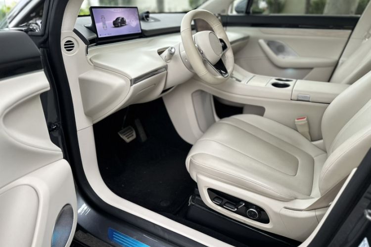 Used Hima Luxeed R7 2024 All-Electric 802 km Max Interior 2