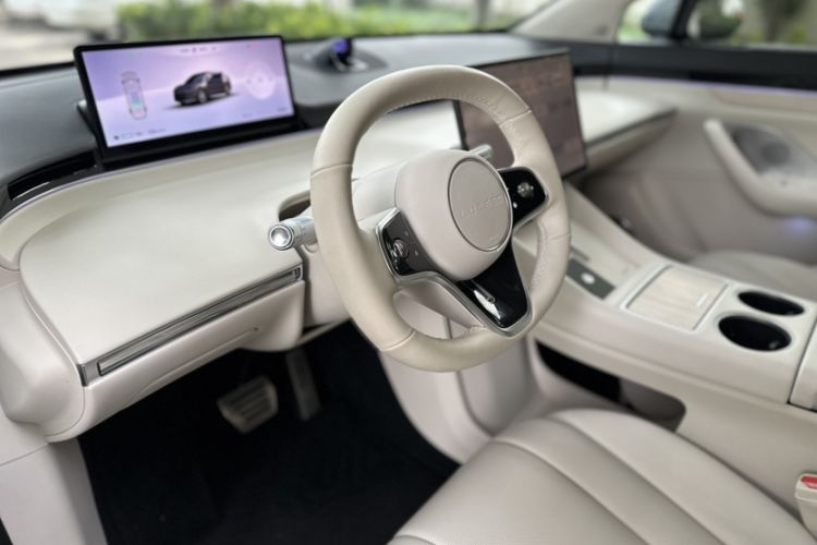 Used Hima Luxeed R7 2024 All-Electric 802 km Max Interior 3