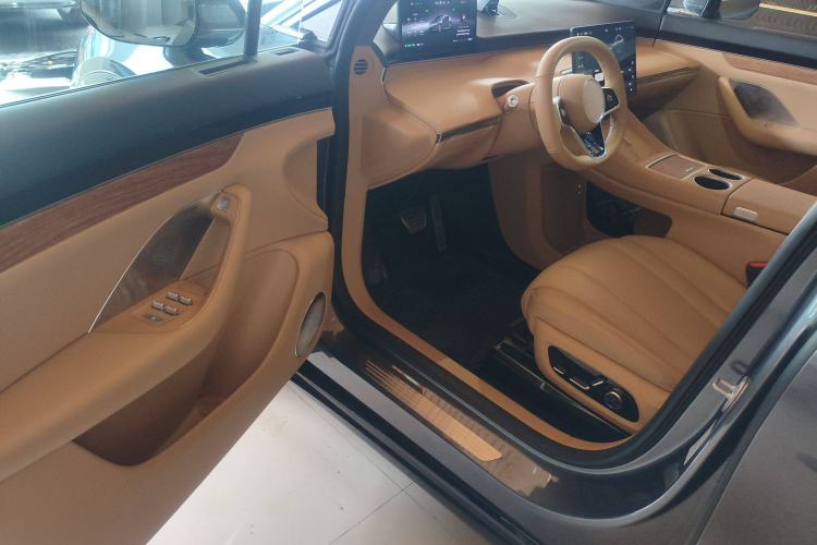 Used Hima Luxeed R7 2024 All-Electric 736 km Ultra Interior 3