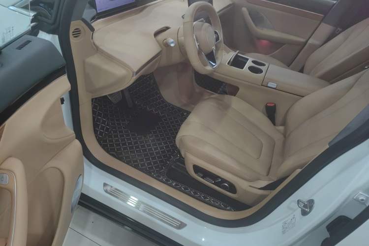 Used Hima Luxeed R7 2024 All-Electric 736 km Ultra Interior 3
