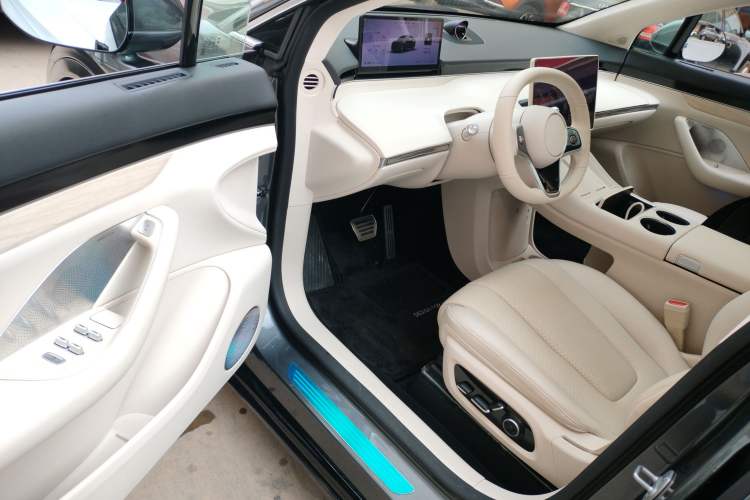 Used Hima Luxeed R7 2024 Pure Electric 667km Pro Interior 3