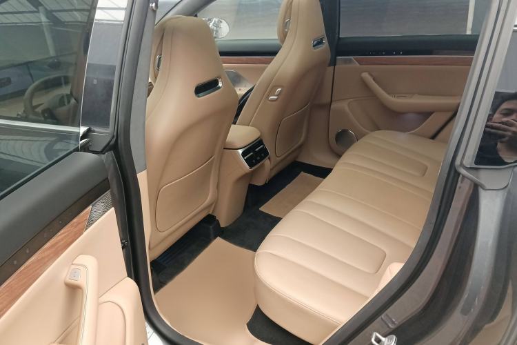 Used Hima Luxeed R7 2024 All-Electric 736 km Ultra Interior 4