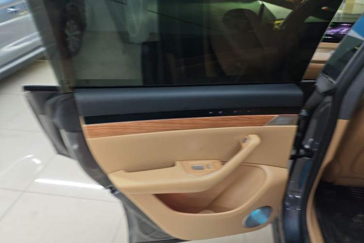 Used Hima Luxeed R7 2024 All-Electric 802 km Max Interior 5