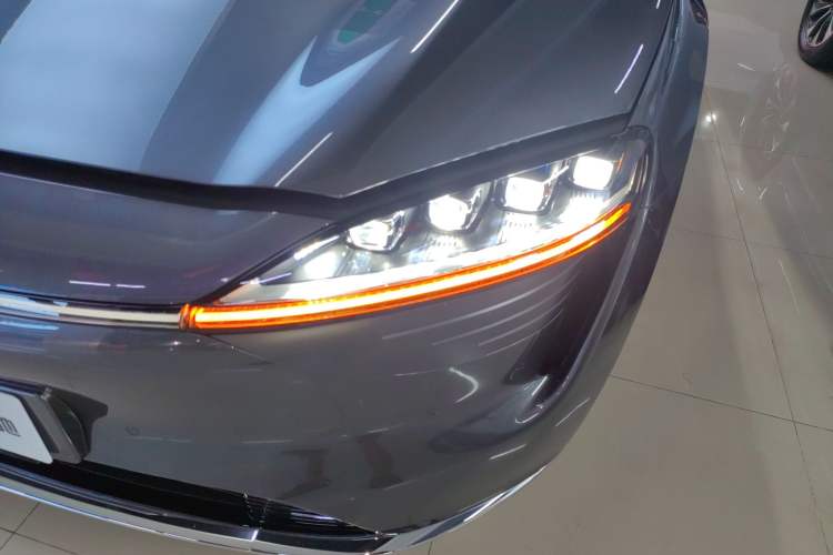 Used Hima Luxeed R7 2024 All-Electric 736 km Ultra Left Front Headlight