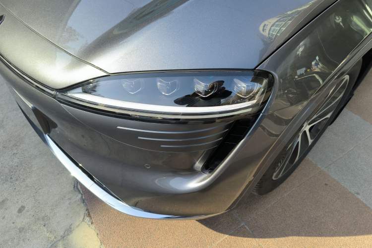 Used Hima Luxeed R7 2024 All-Electric 802 km Max Left Front Headlight