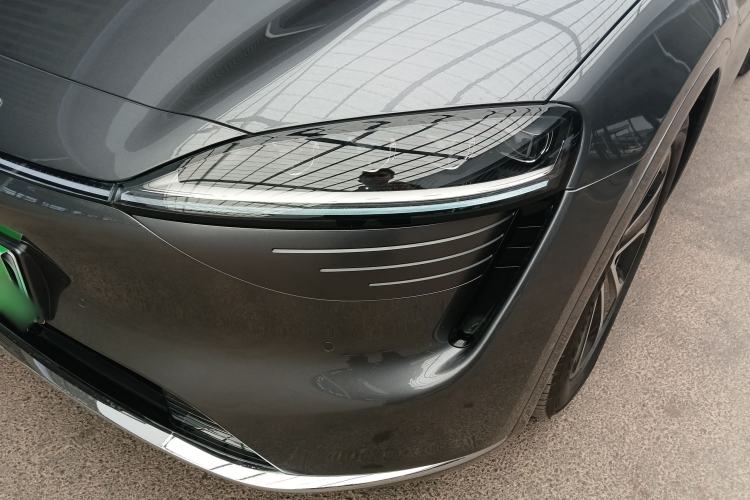 Used Hima Luxeed R7 2024 All-Electric 736 km Ultra Left Front Headlight