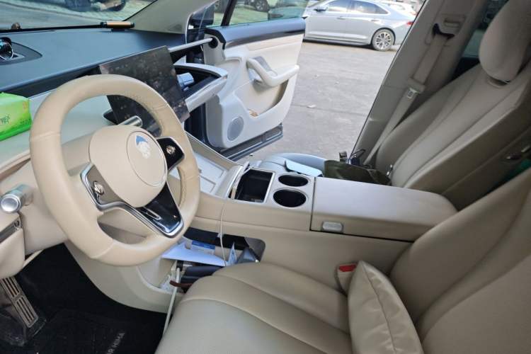 Used Hima Luxeed R7 2024 All-Electric 802 km Max Left Front Seat