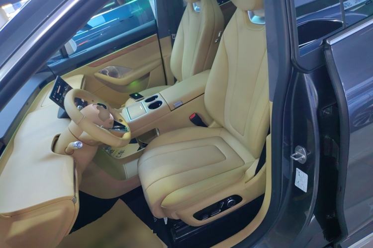 Used Hima Luxeed R7 2024 All-Electric 736 km Ultra Left Front Seat