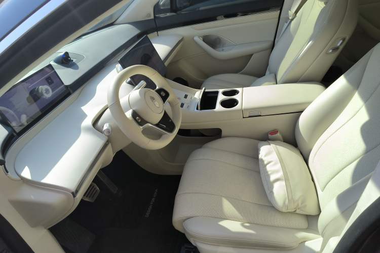 Used Hima Luxeed R7 2024 All-Electric 802 km Max Left Front Seat