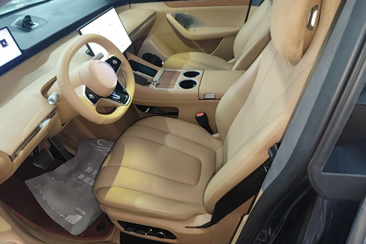 Used Hima Luxeed R7 2024 All-Electric 802 km Max Left Front Seat