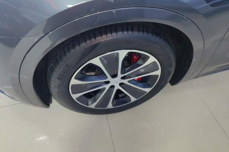 Used Hima Luxeed R7 2024 All-Electric 736 km Ultra Left Front Wheel Hub