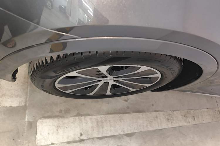 Used Hima Luxeed R7 2024 All-Electric 802 km Max Left Front Wheel Hub