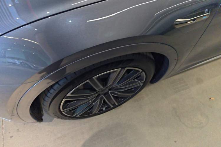 Used Hima Luxeed R7 2024 All-Electric 667 km Max Left Front Wheel Hub