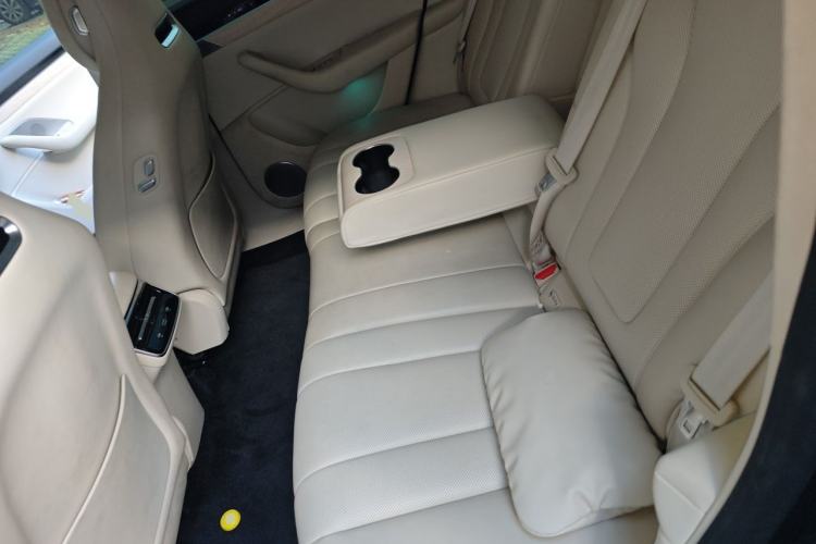 Used Hima Luxeed R7 2024 All-Electric 802 km Max Left Rear Seat