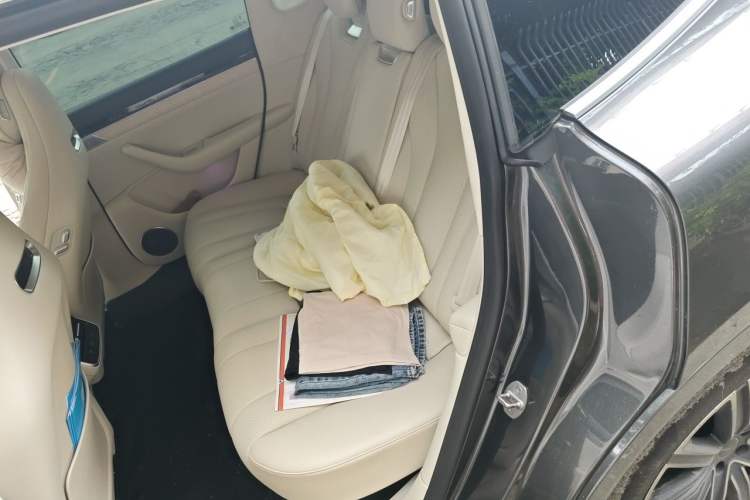 Used Hima Luxeed R7 2024 All-Electric 802 km Max Left Rear Seat