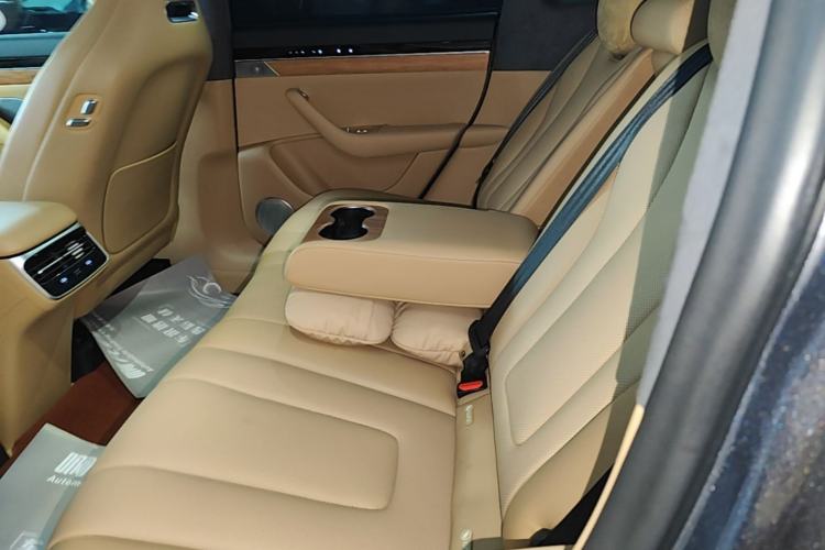 Used Hima Luxeed R7 2024 All-Electric 802 km Max Left Rear Seat