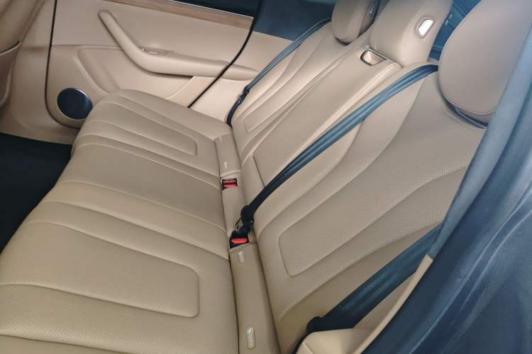 Used Hima Luxeed R7 2024 All-Electric 736 km Ultra Left Rear Seat