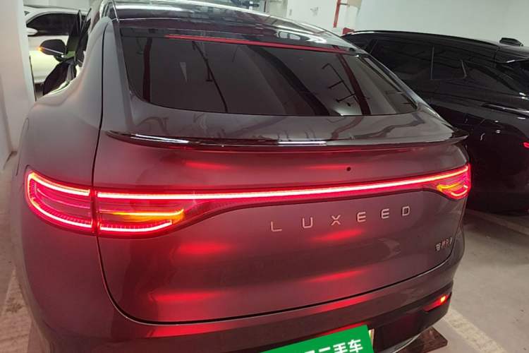 Used Hima Luxeed R7 2024 All-Electric 802 km Max Rear