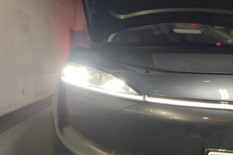 Used Hima Luxeed R7 2024 All-Electric 802 km Max Right Front Headlight