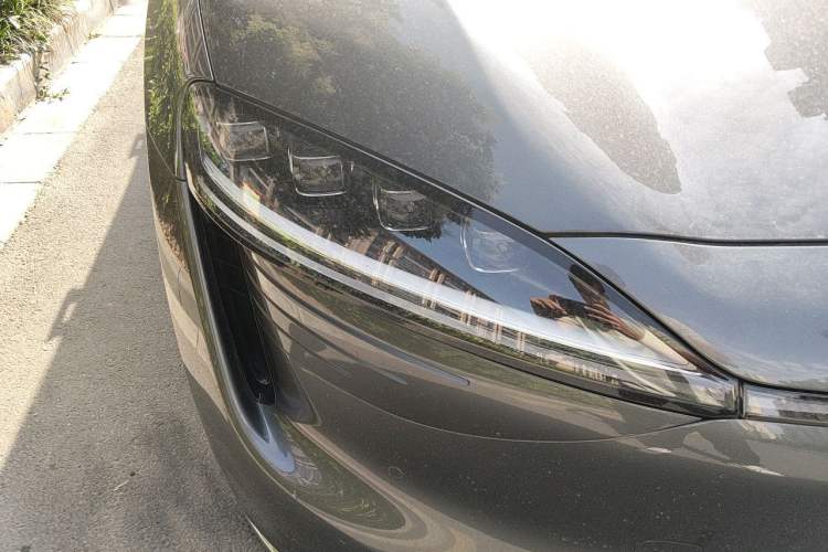 Used Hima Luxeed R7 2024 All-Electric 802 km Max Right Front Headlight