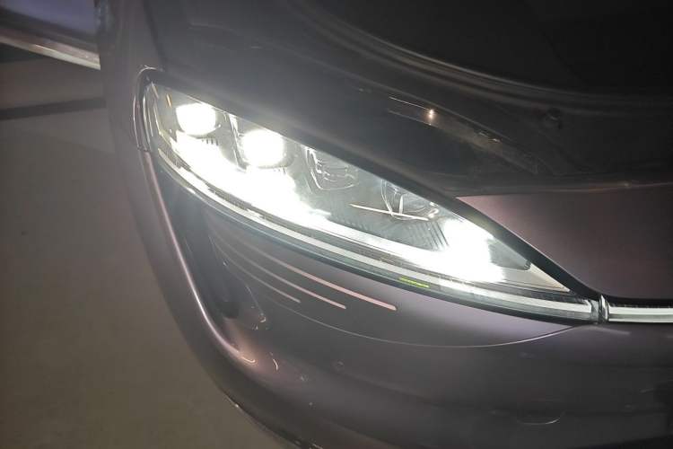Used Hima Luxeed R7 2024 All-Electric 802 km Max Right Front Headlight