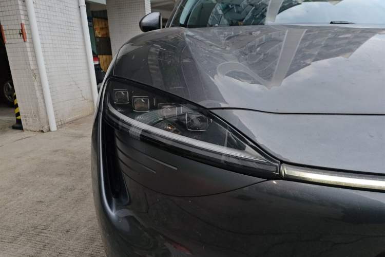 Used Hima Luxeed R7 2024 Pure Electric 667km Pro Right Front Headlight