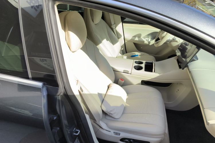 Used Hima Luxeed R7 2024 All-Electric 802 km Max Right Front Seat