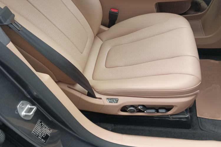 Used Hima Luxeed R7 2024 All-Electric 736 km Ultra Right Front Seat