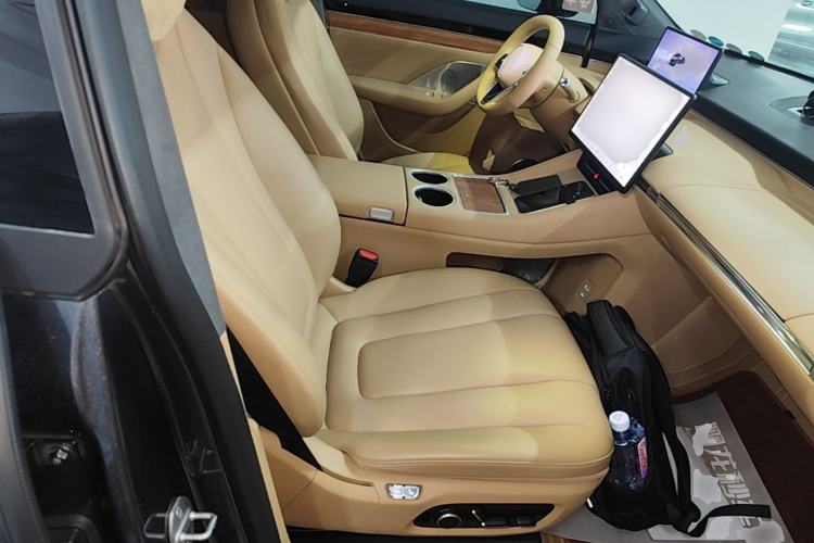 Used Hima Luxeed R7 2024 All-Electric 802 km Max Right Front Seat
