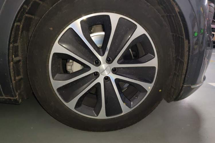 Used Hima Luxeed R7 2024 All-Electric 802 km Max Right Front Wheel Hub